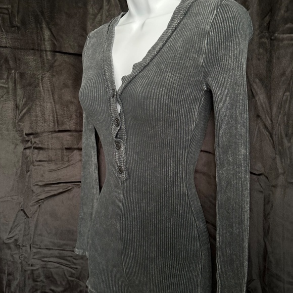 Junie Clothing, Gray ribbed long sleeve romper, size S - Picture 3 of 6